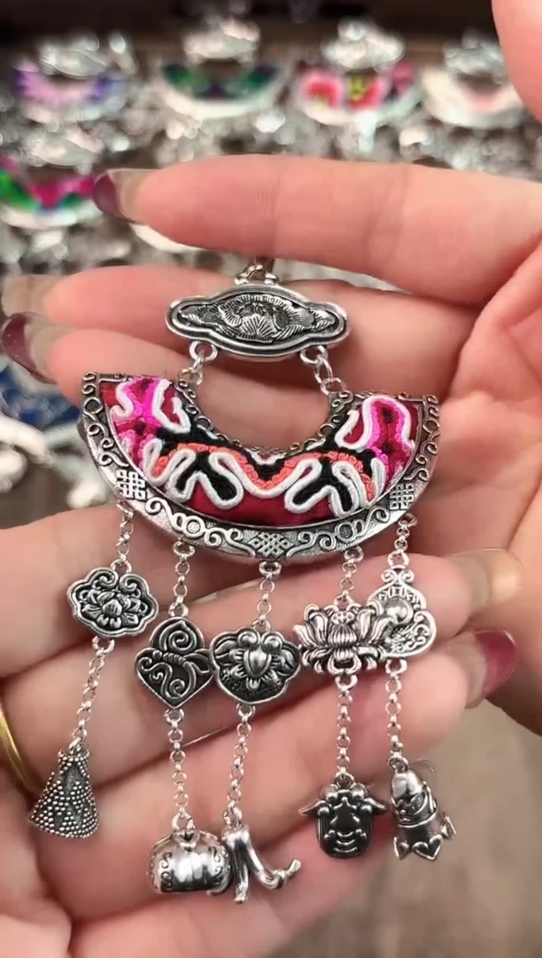 艺枝独绣手工饰品   294