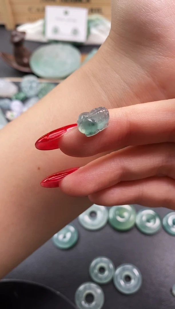 颈饰未镶嵌翡翠貔貅