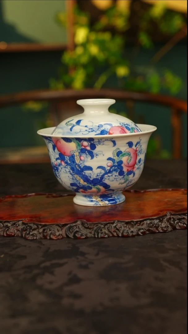 倪建华斗彩桃子盖碗