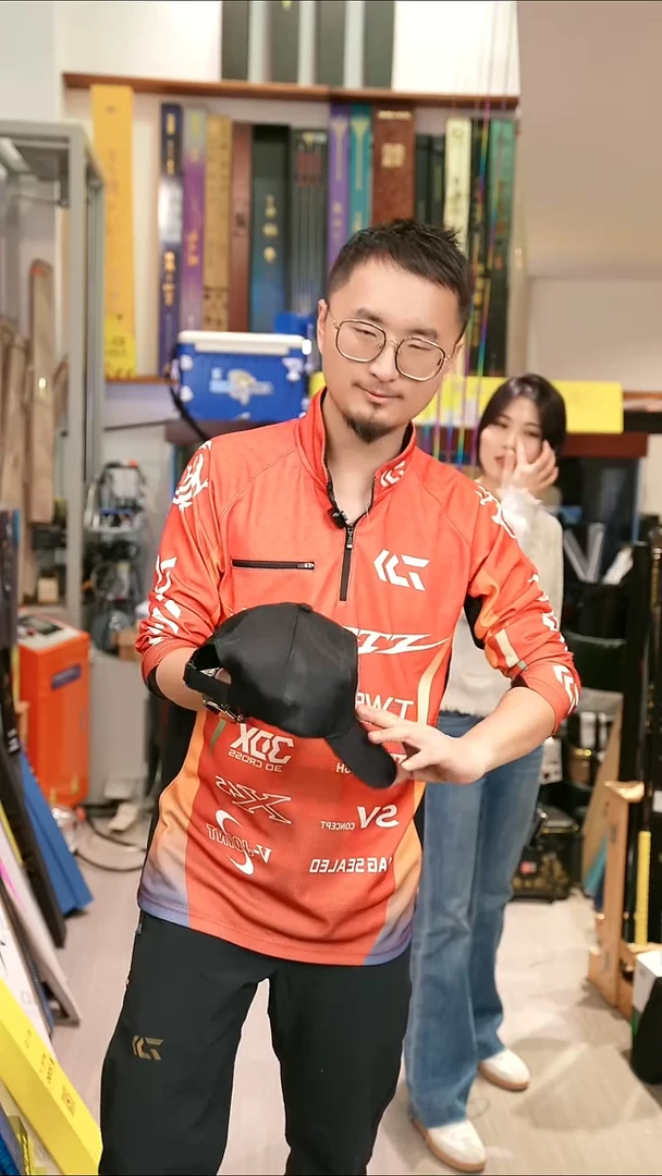 达亿瓦黑色鸭舌帽