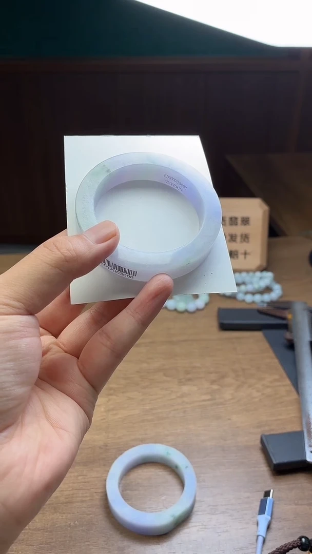 未镶嵌手镯定制翡翠乳**理定制