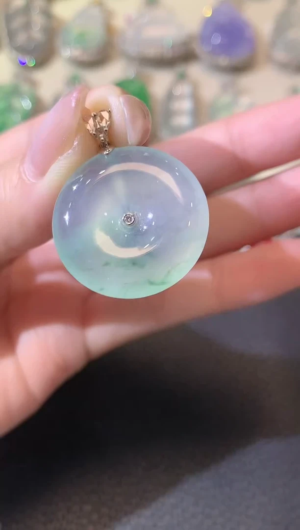 【闪购商品】翡翠吊坠(不含链)18K金镶嵌C28