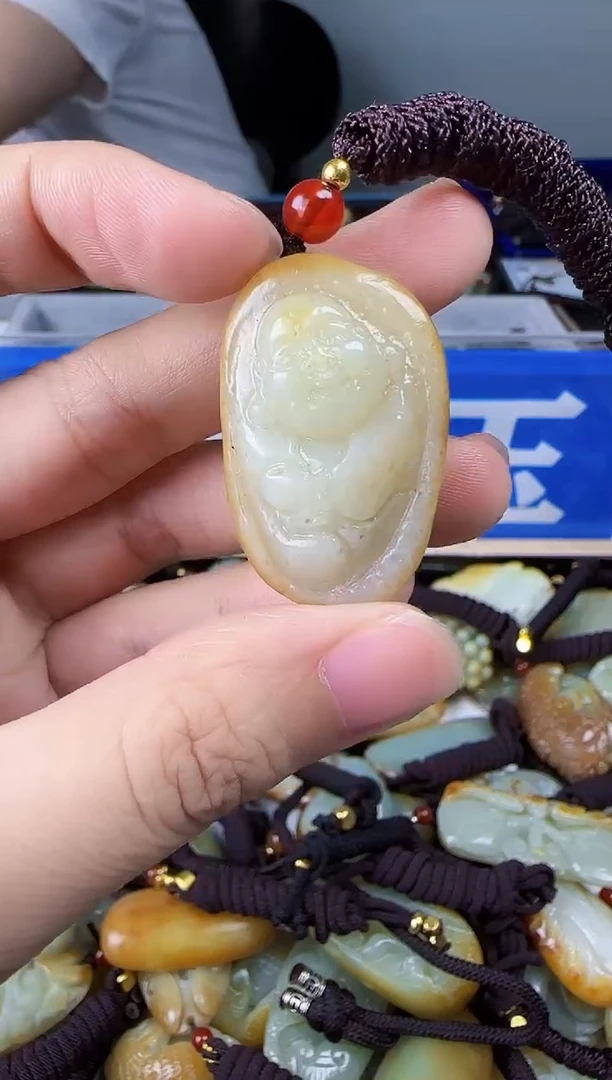 和田玉未镶嵌颈饰1