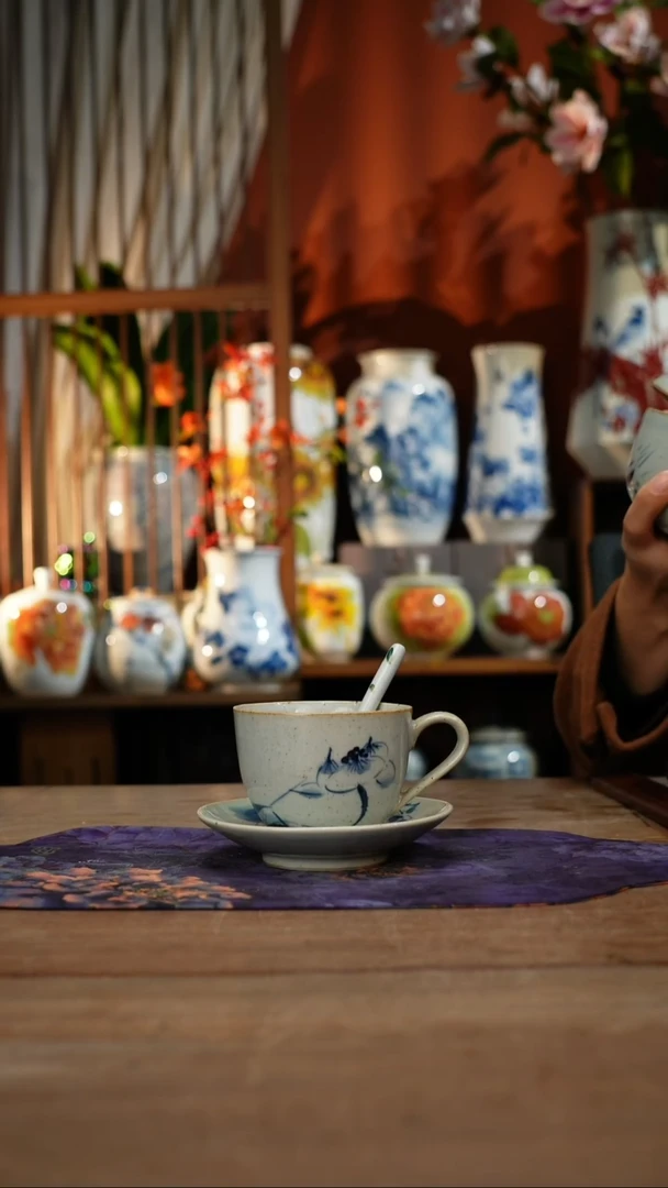 当代景德镇设计师釉下手绘陶瓷花瓶