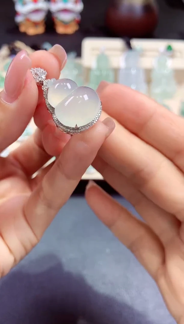 颈饰18K金镶嵌翡翠翡翠