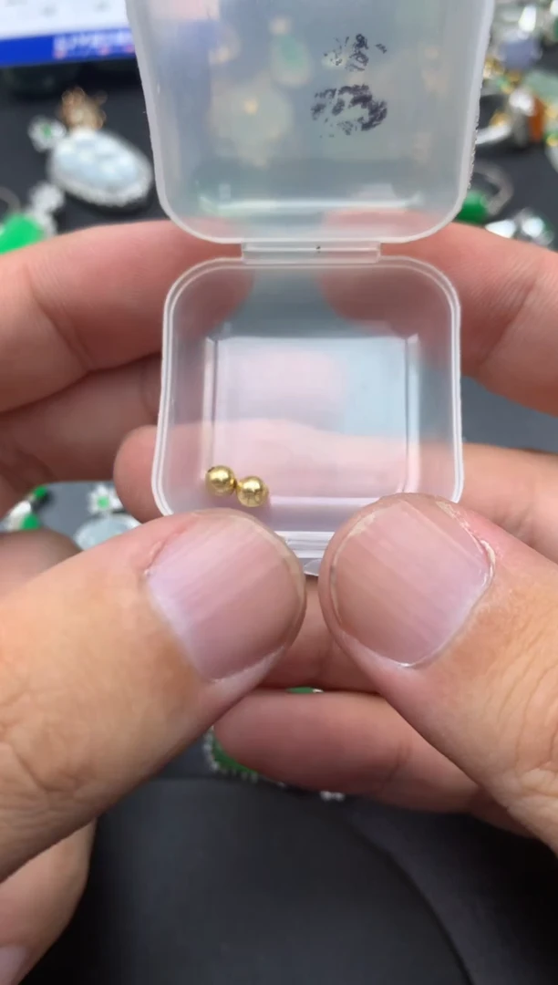 颈饰18K金镶嵌翡翠人****书金珠4mm