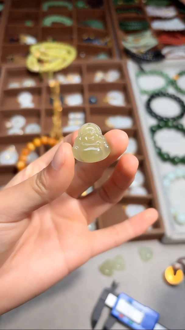 颈饰未镶嵌和田玉冰胶佛公