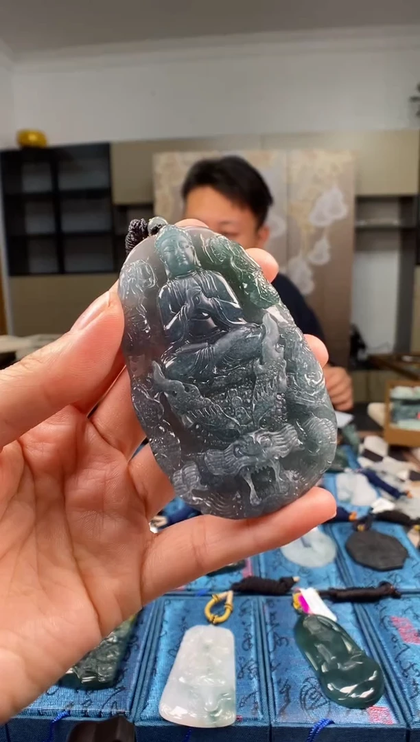 颈饰未镶嵌翡翠嘉*多样性发其一
