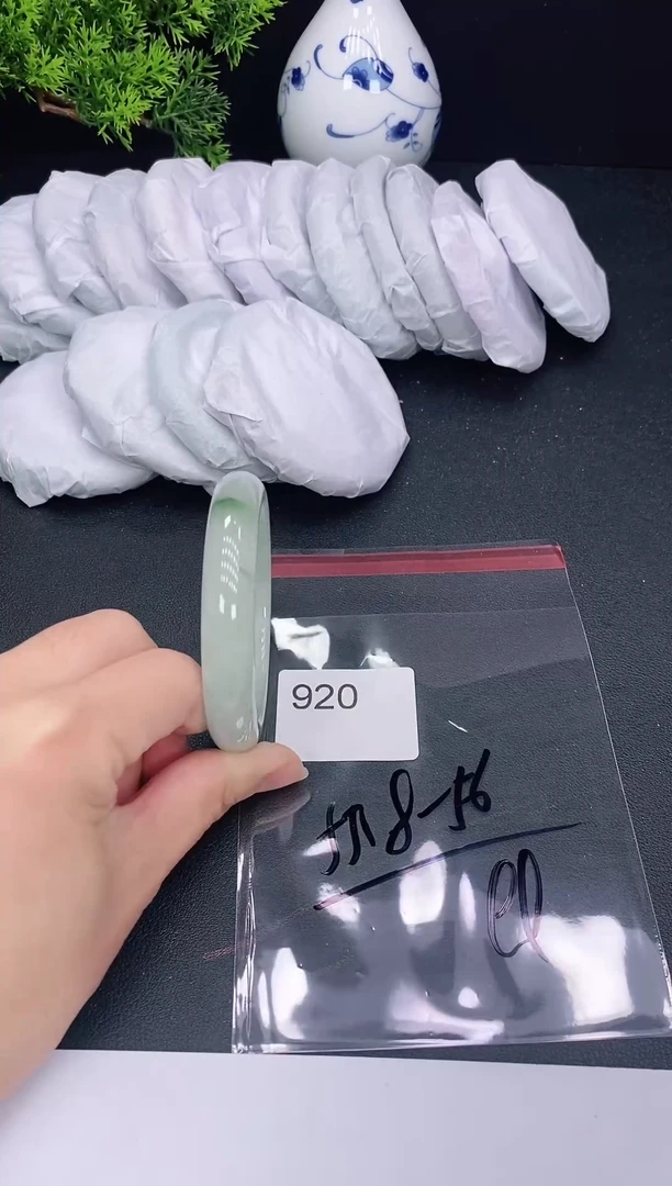 未镶嵌手镯翡翠920