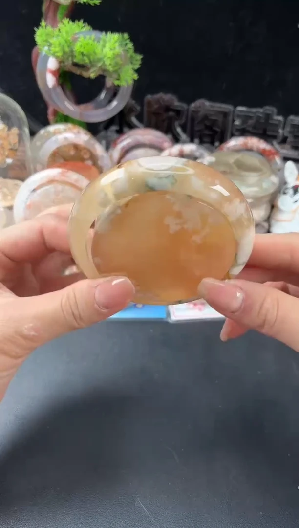 未镶嵌手镯（圆镯）石英质玉59
