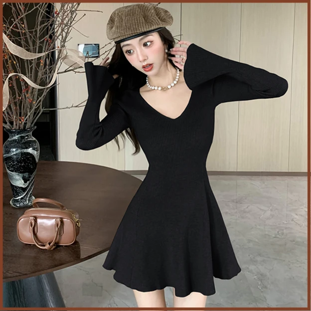 新款2025秋冬纯欲V领喇叭袖针织修身显瘦内搭收腰a字长袖连衣短裙