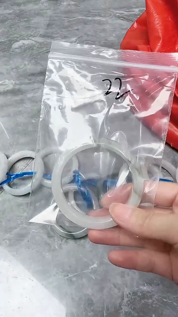 【闪购商品】石英质玉手镯未镶嵌新疆天山翠56-57 圈口