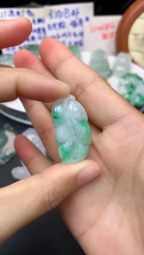 颈饰未镶嵌翡翠吊坠