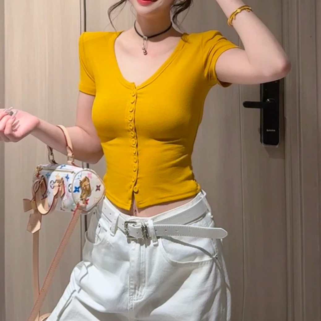 设计感单排扣V领短袖T恤女2025夏季新款时尚修身显瘦辣妹短款上衣