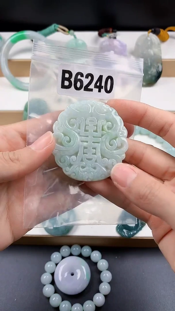 颈饰未镶嵌翡翠天然翡翠吊坠挂件