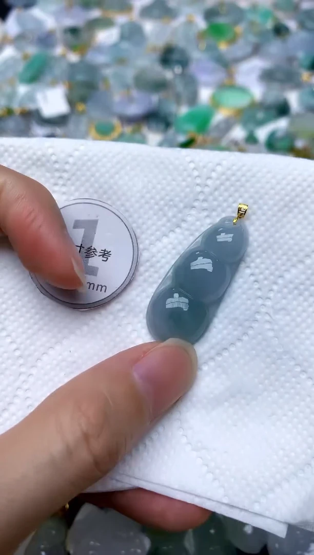 颈饰18K金镶嵌翡翠天然A货翡翠