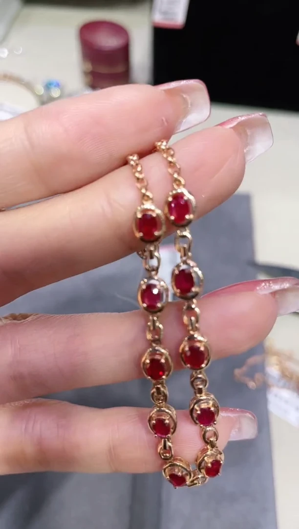 18K金镶嵌天然红宝石手链