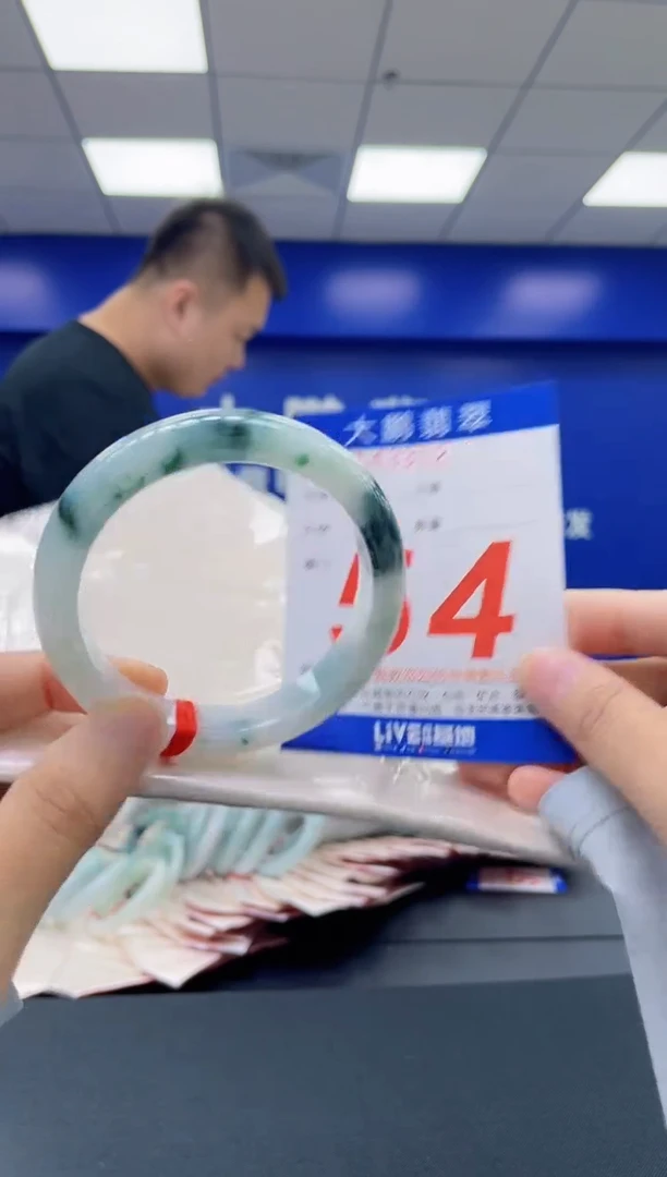 翡翠手镯未镶嵌AAAAAAAA