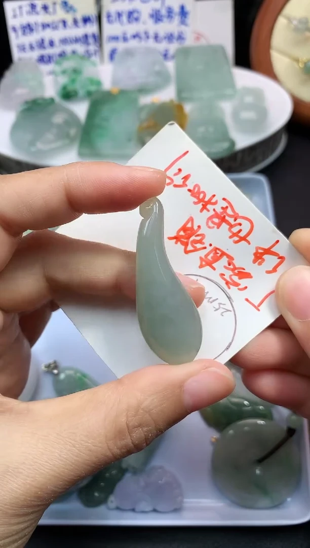 颈饰未镶嵌翡翠吊坠