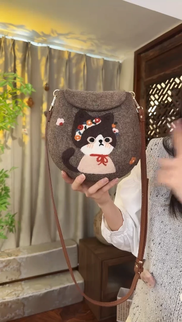 羊毛非遗纯手工包  蛋蛋包花环猫咪