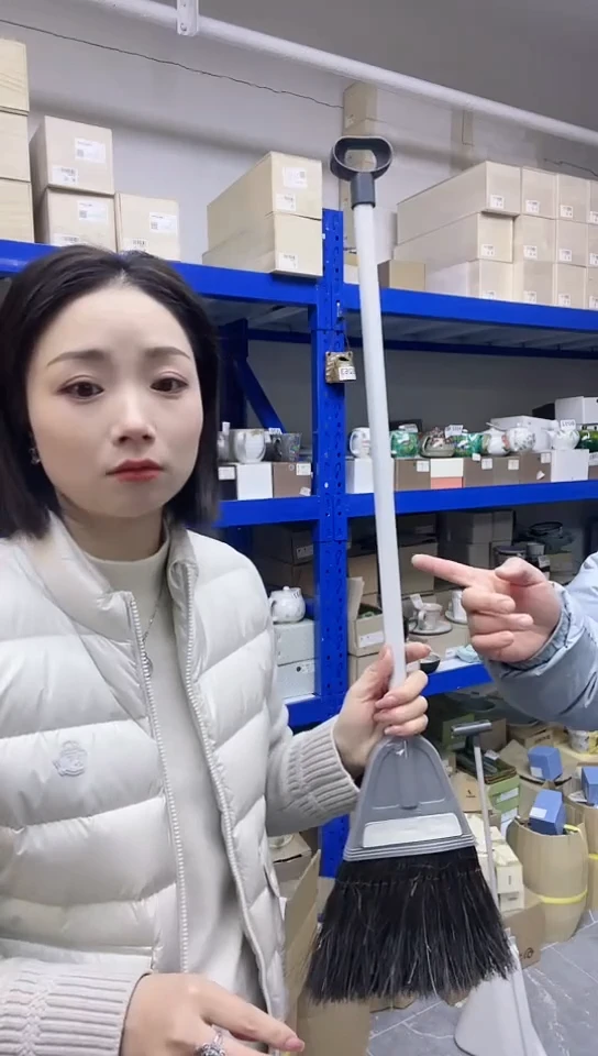 【闪购商品】瓷片进口家用百货单扫把 灰色