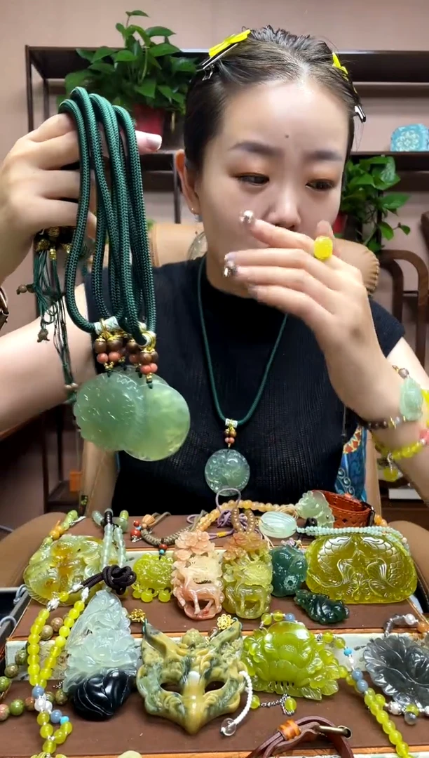 未镶嵌岫玉吊坠多样性发货发其中之一