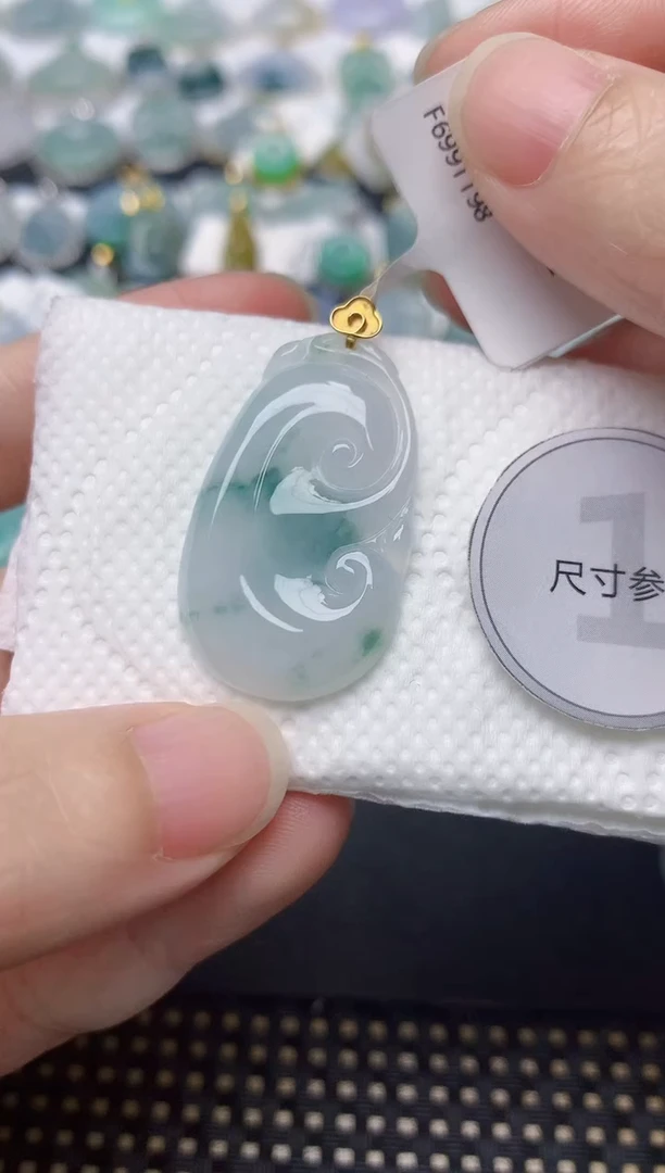 颈饰18K金镶嵌翡翠天然缅甸A货翡翠
