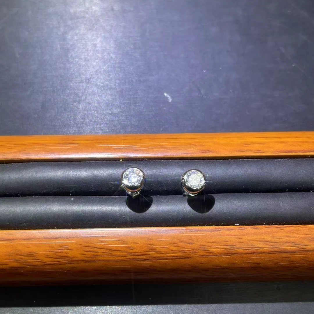 s7933白色气泡耳钉多样发