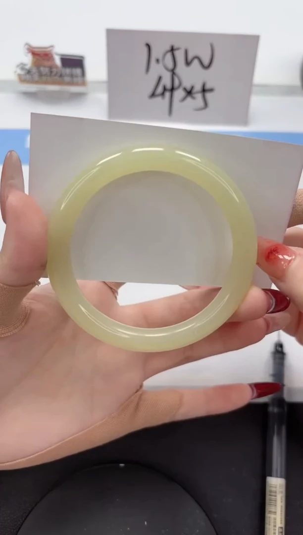 【闪购商品】石英质玉手镯未镶嵌A282-60.5