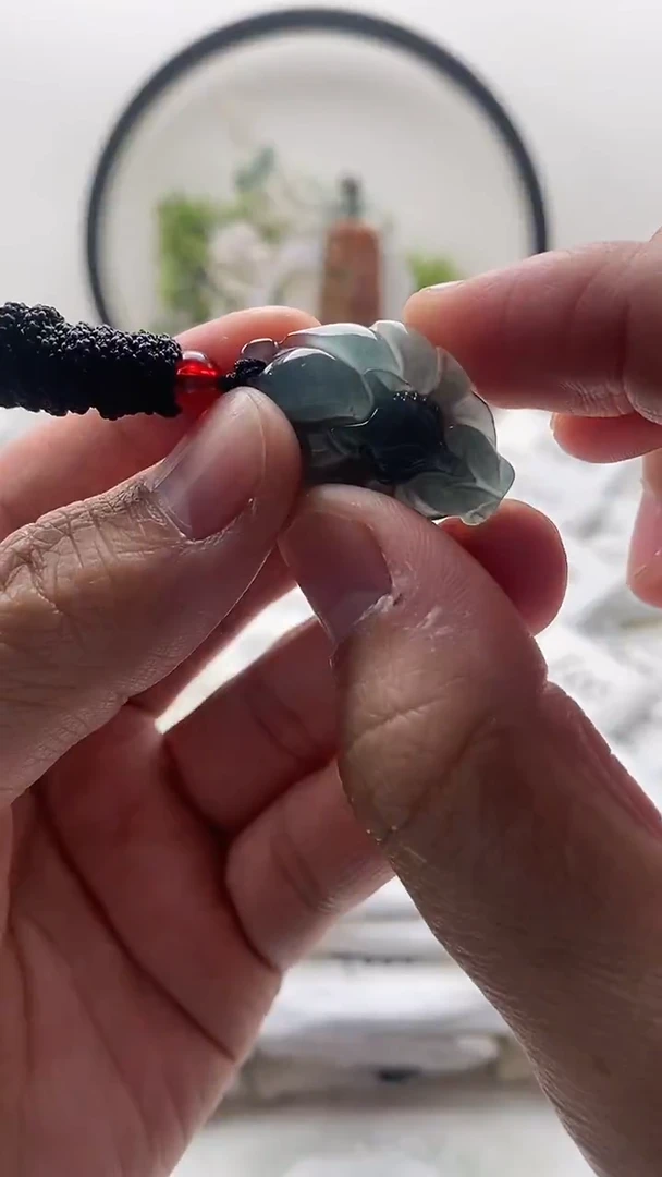 颈饰未镶嵌翡翠九尾狐