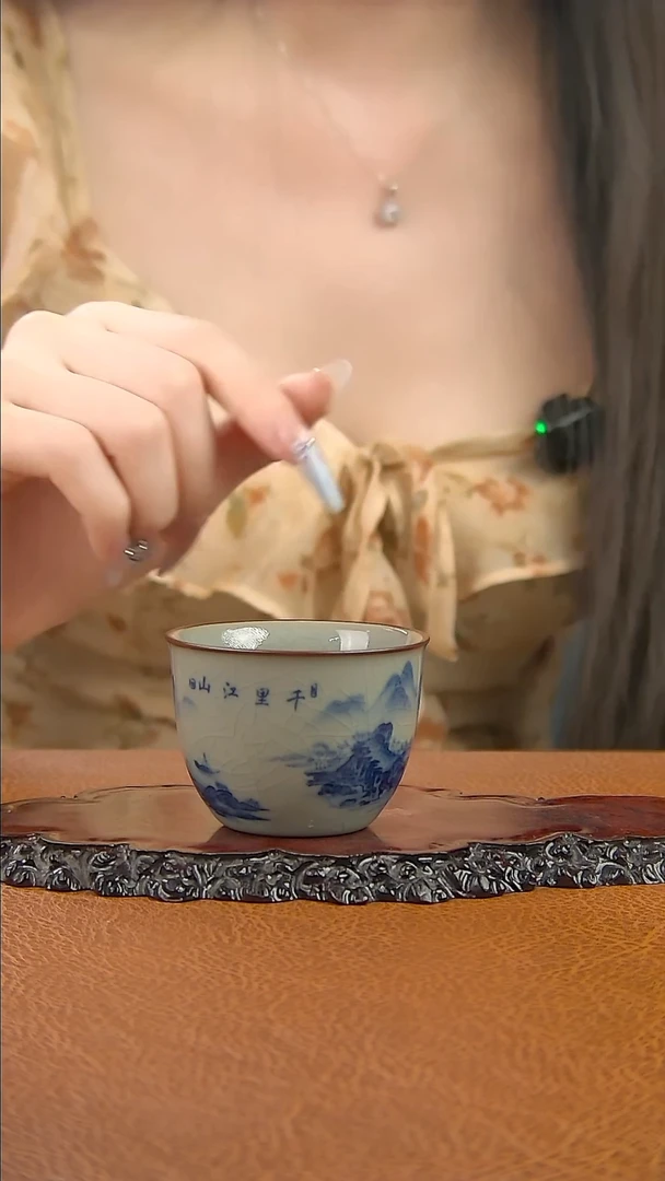 景德镇手工青花山水主人杯