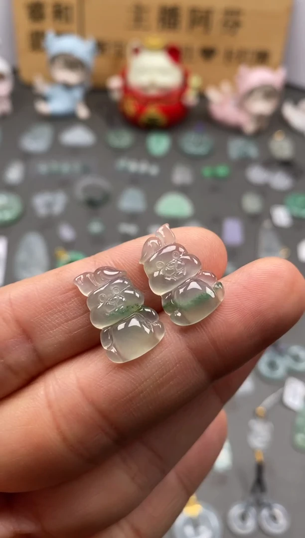 【闪购商品】翡翠颈饰未镶嵌兔子1对/芬