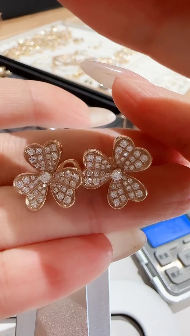 耳拍18K金镶嵌钻石三叶草满钻耳拍玫瑰金