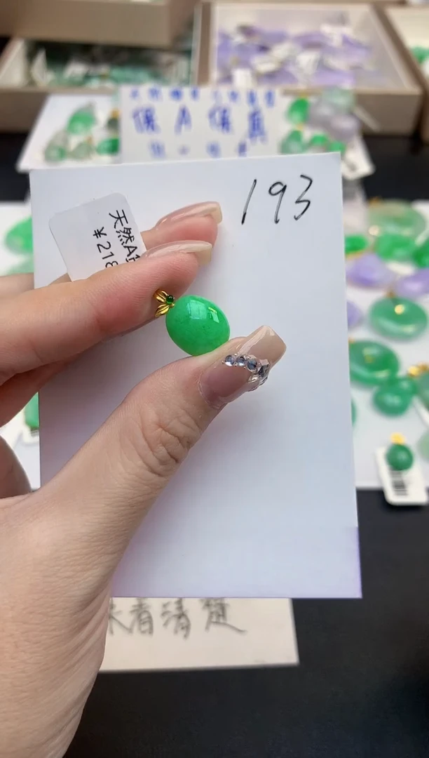 颈饰18K金镶嵌翡翠天然缅甸a货翡翠