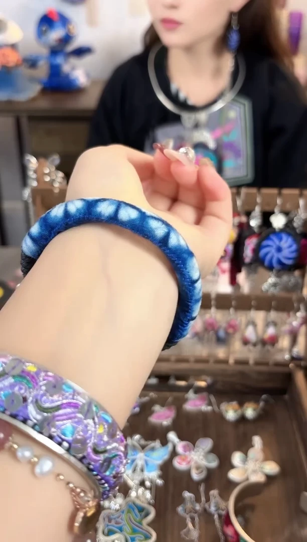 织绣彩云南阁非遗老绣饰品034