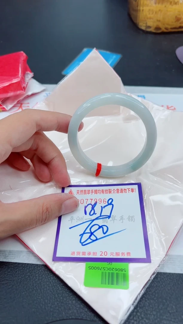 翡翠手镯未镶嵌1