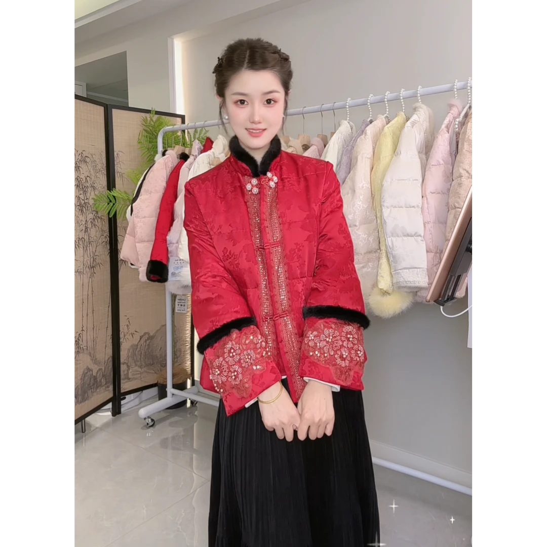 2025新款国风盘扣白鸭羽绒服高端气质百搭女外套重工亮片袖毛毛领