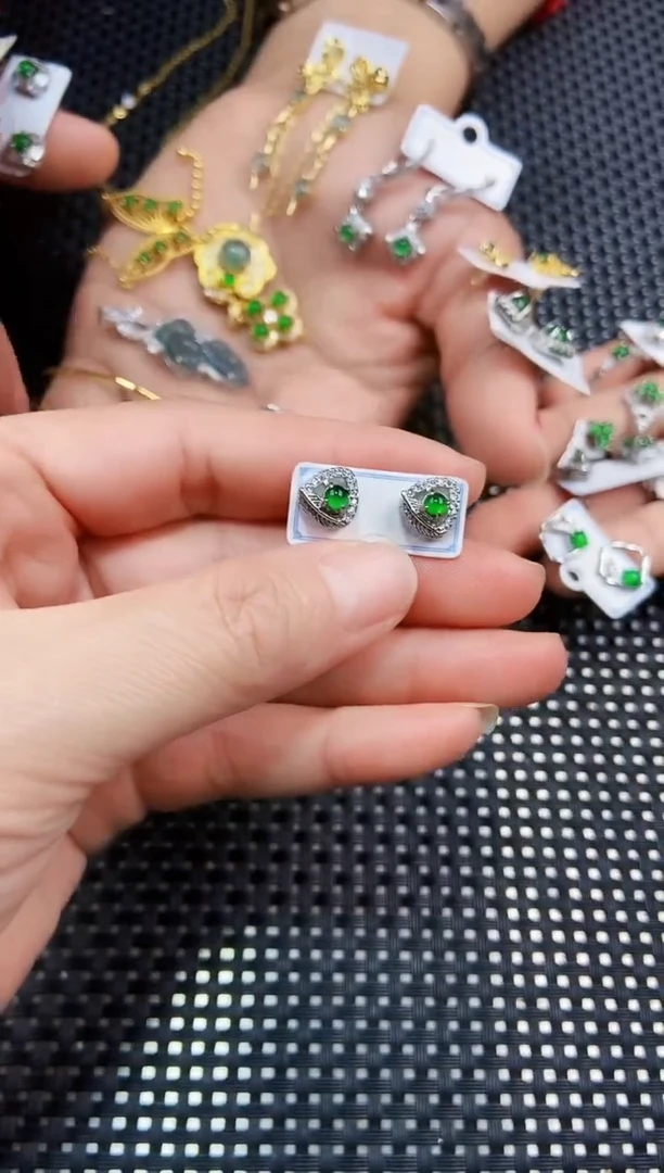 【闪购商品】翡翠耳饰未镶嵌111111111