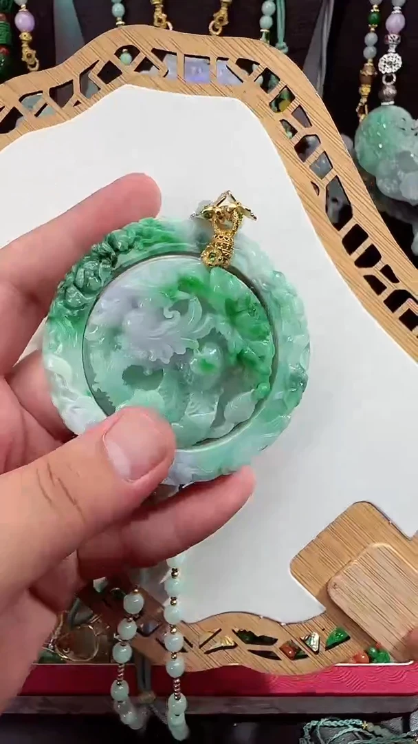 颈饰未镶嵌翡翠手镯5455