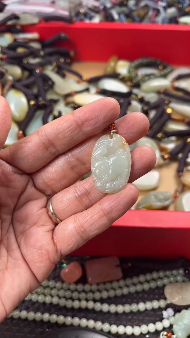 【闪购商品】和田玉颈饰未镶嵌多样性发货没有证书拍一发一有瑕