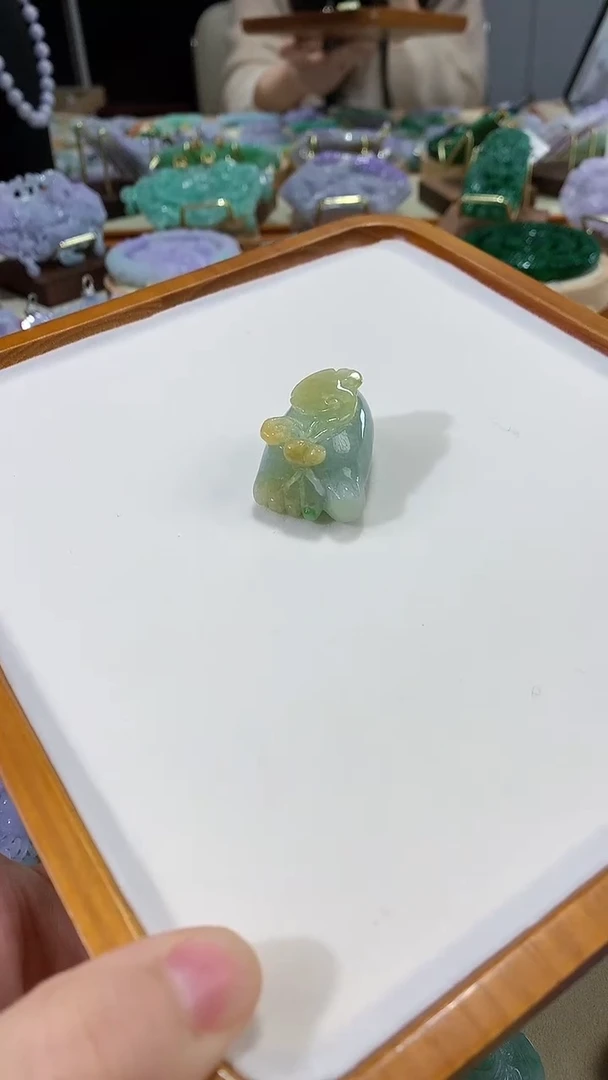 颈饰未镶嵌翡翠吊坠
