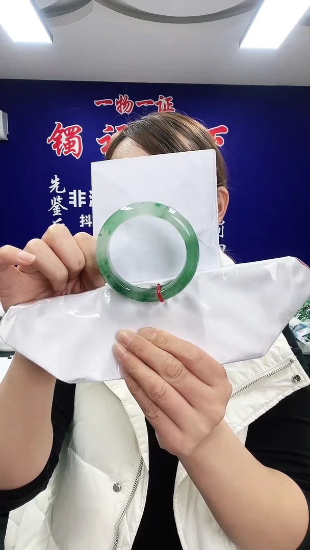 未镶嵌手镯石英质玉（非洲翠）1