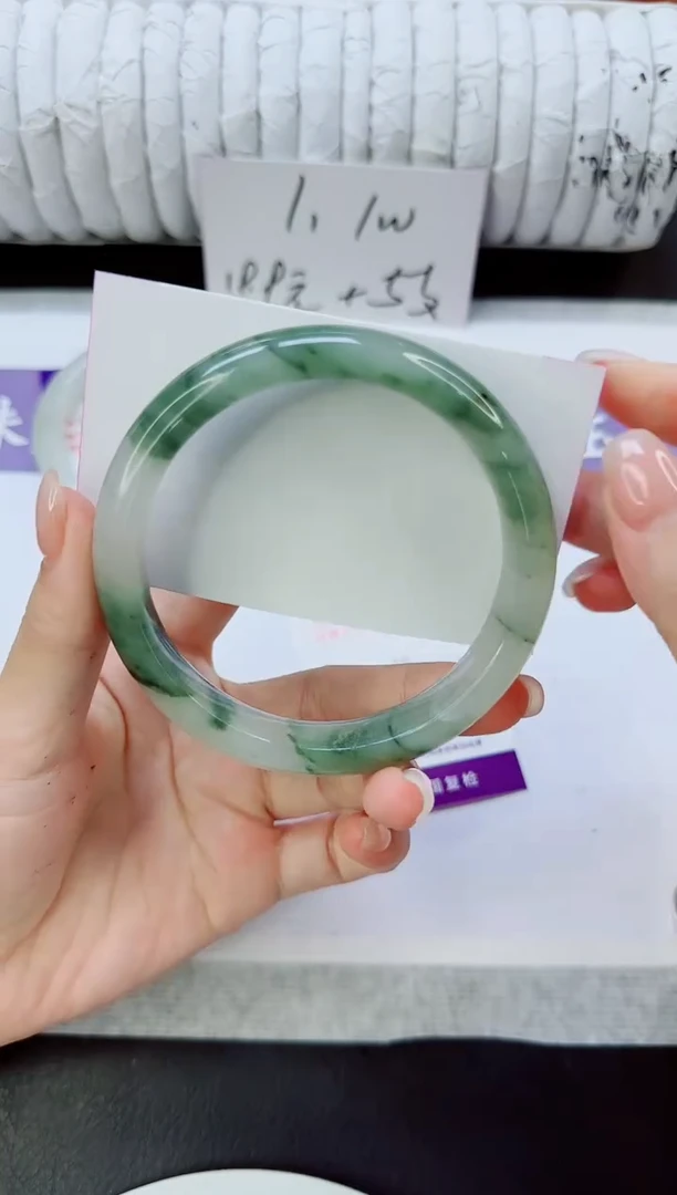 未镶嵌手镯石英质玉112/64.2