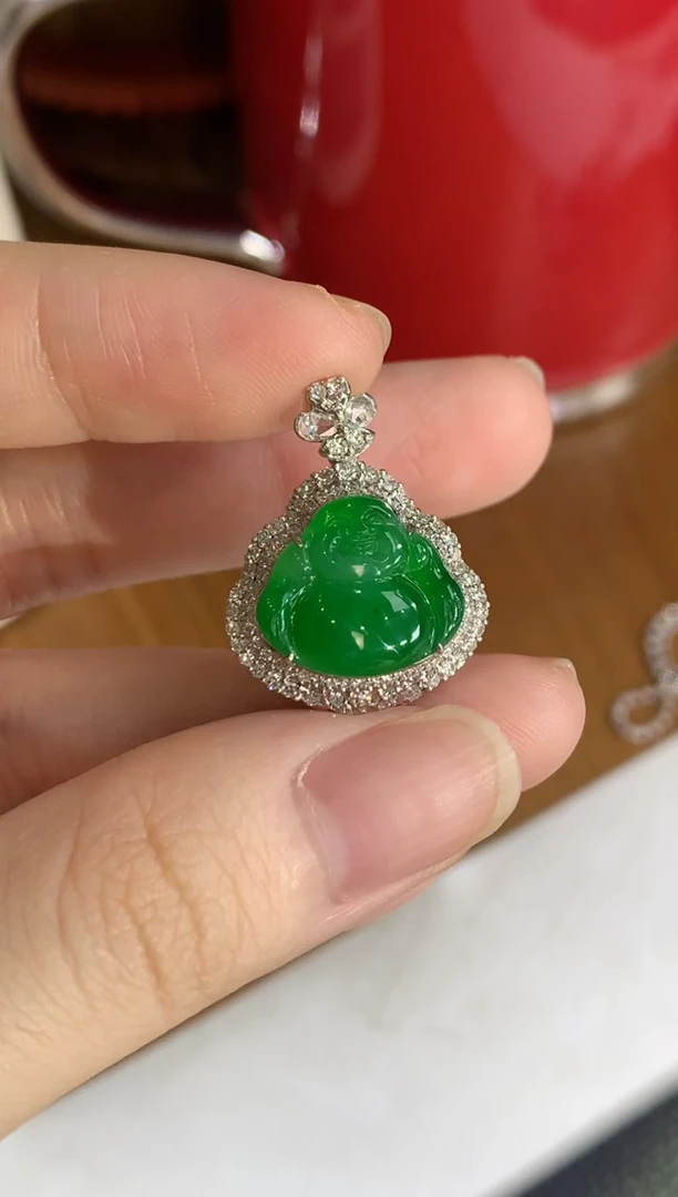 翡翠18K金镶嵌颈饰绿佛公