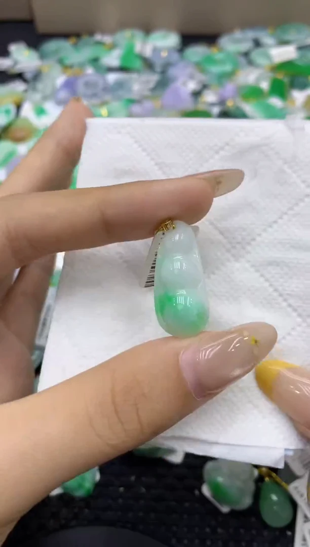 颈饰18K金镶嵌翡翠天然缅甸翡翠A货