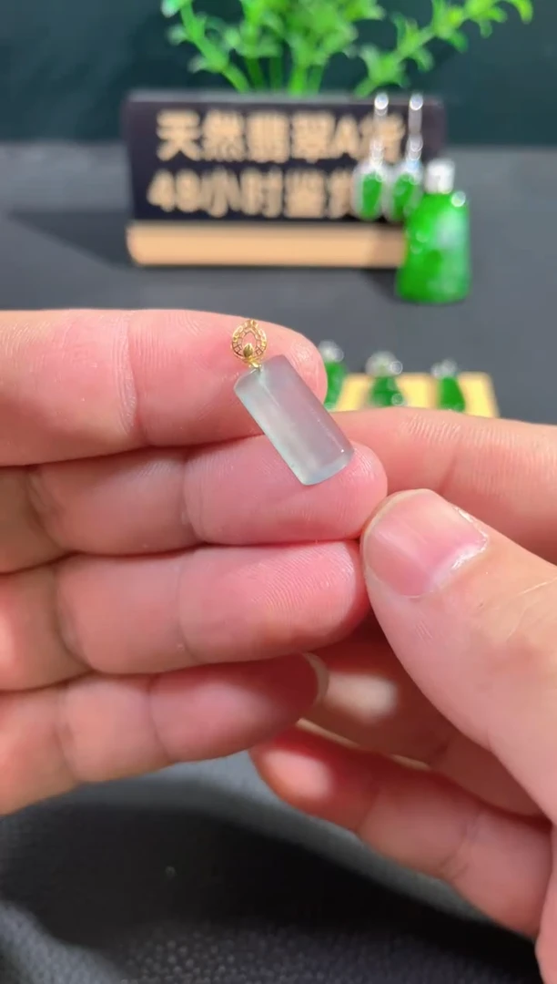 【闪购商品】翡翠颈饰18K金镶嵌翡翠