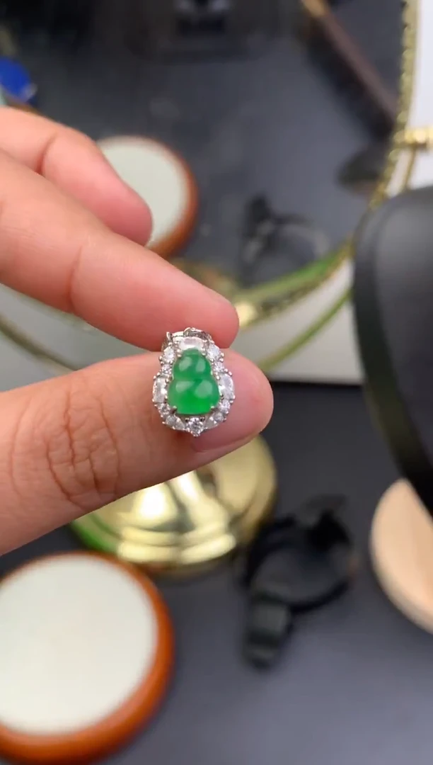 颈饰银S925镶嵌翡翠葫芦