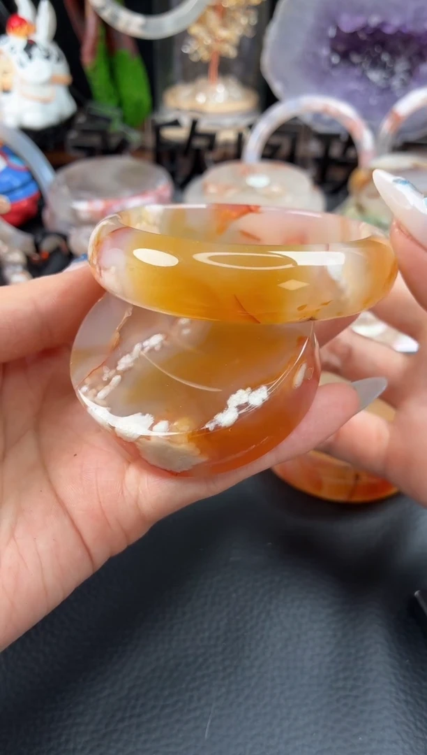 未镶嵌手镯（圆镯）石英质玉57