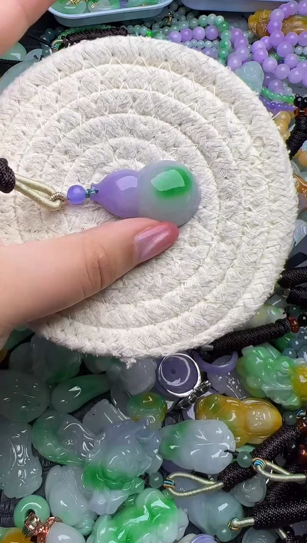 颈饰未镶嵌翡翠天然缅甸翡翠吊坠