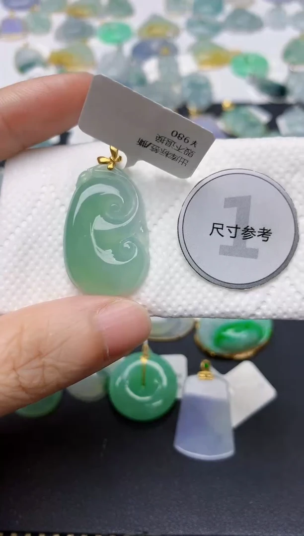 翡翠18K金镶嵌颈饰天然缅甸A货翡翠